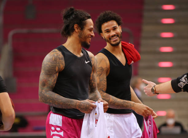 詹姆斯与他 詹姆斯与他